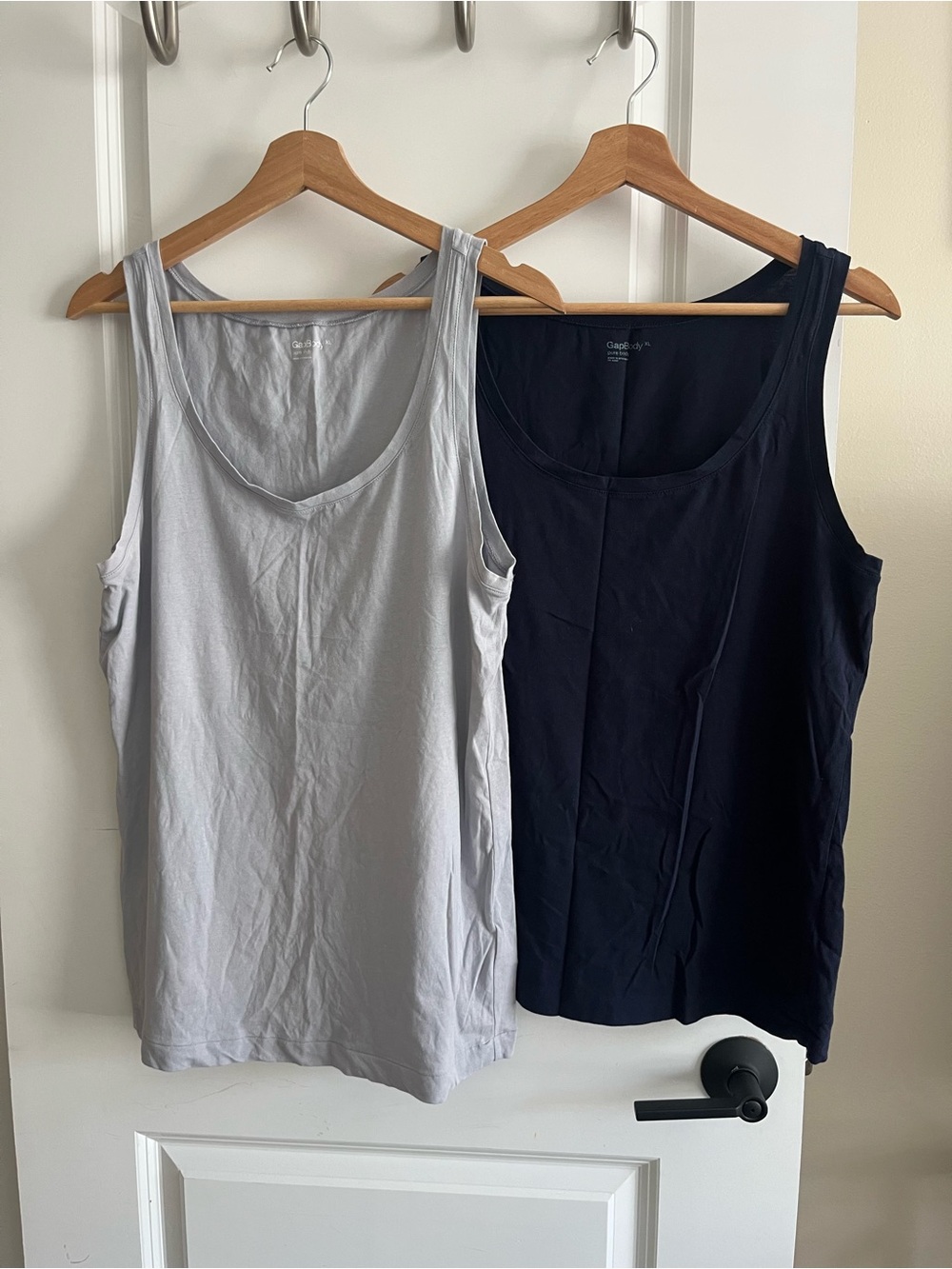 Gap body Women's Tank Tops (2) Blue Gray and Navy Blue Sz XL